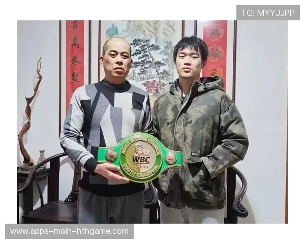 拳击冠军金腰带易主,拳坛格局震荡 拳击冠军金腰带易主,拳坛格局震荡