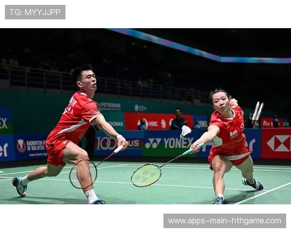 羽毛球多拍互相救球快看不清！揭秘羽毛球激烈轮转中的精彩瞬间