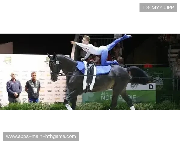 马术骑手骑着马跳舞登新闻头条