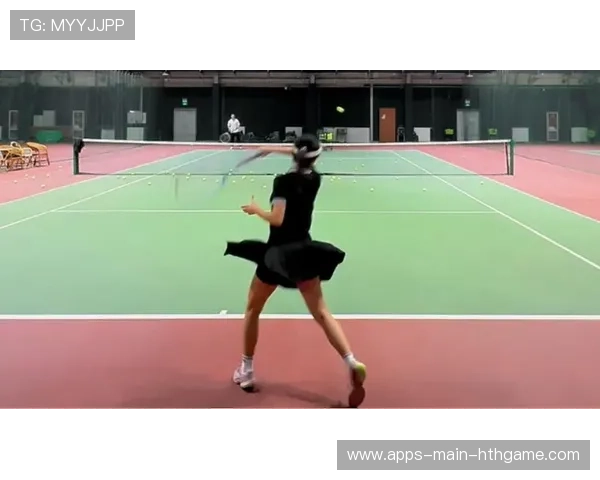 网球底线拉锯战中通过击球落点变化调动对手的心理博弈