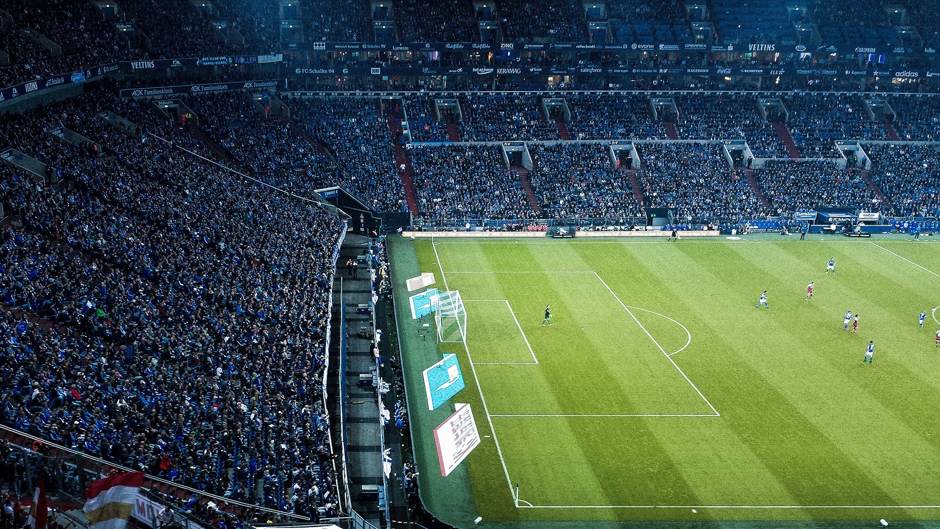 华体会app下载-C罗回归曼联！滕哈赫的战术密码与更衣室动态大揭秘，滕哈格曼联